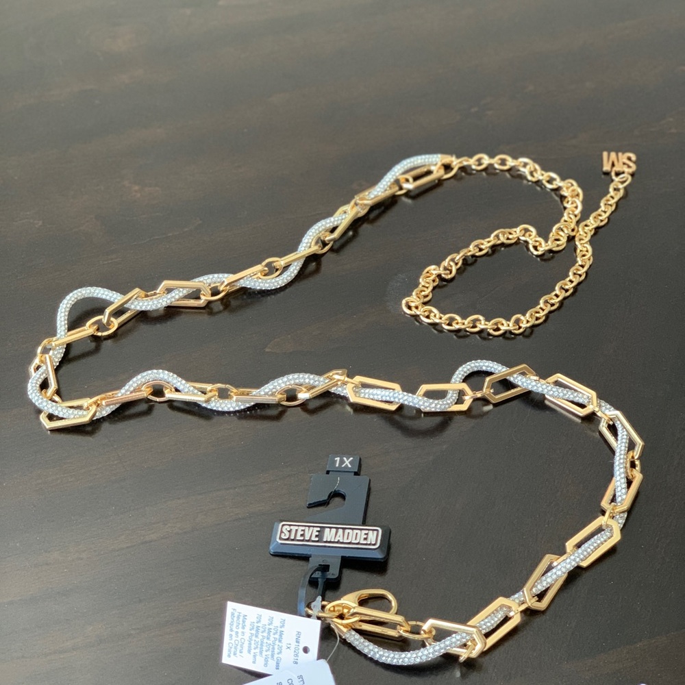 Steve Madden Gold Tone Link belt with rhinestone detail size 1X